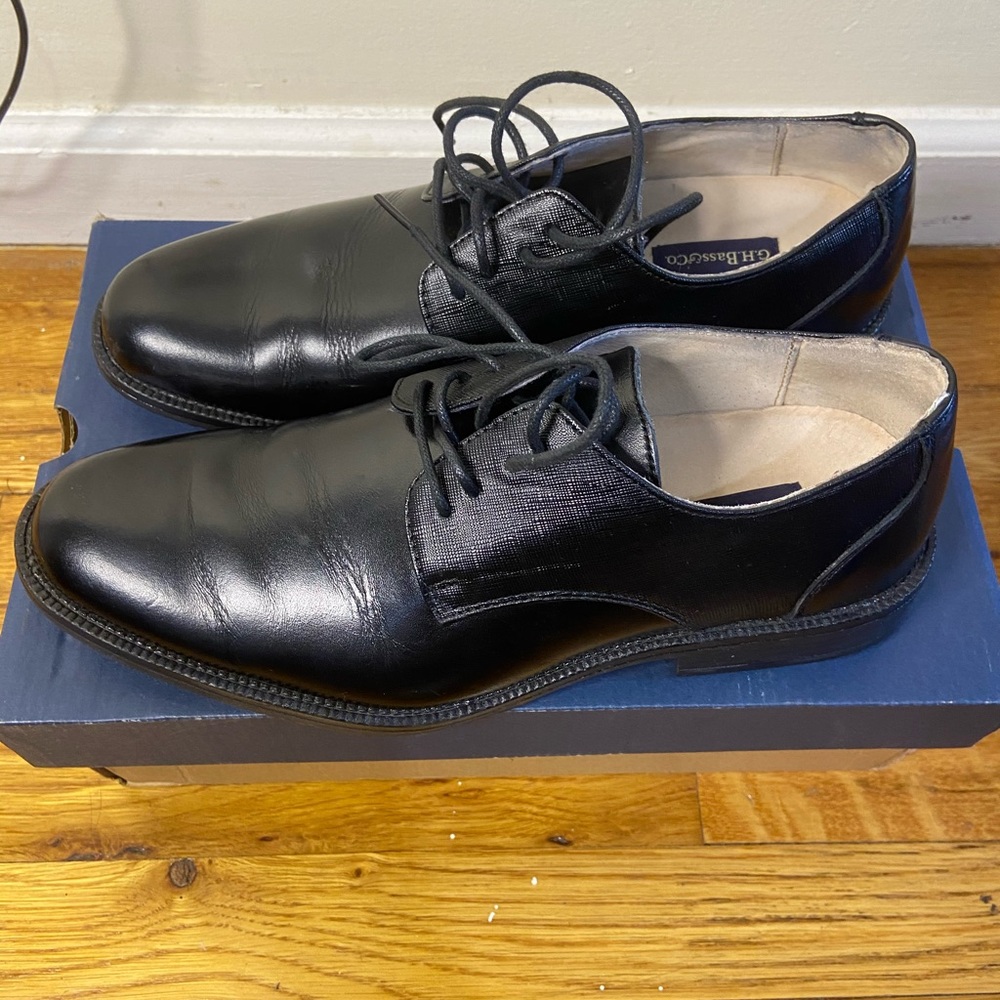 Shoes - Picture 2 of 4